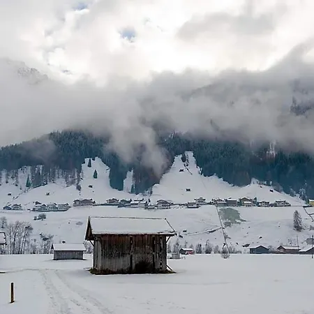 In Stubaital Near Lift, Cleaning Included Апартаменти Нойштіфт-ім-Штубайталь