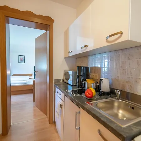 Апартаменти In Stubaital Near Lift, Cleaning Included Нойштіфт-ім-Штубайталь